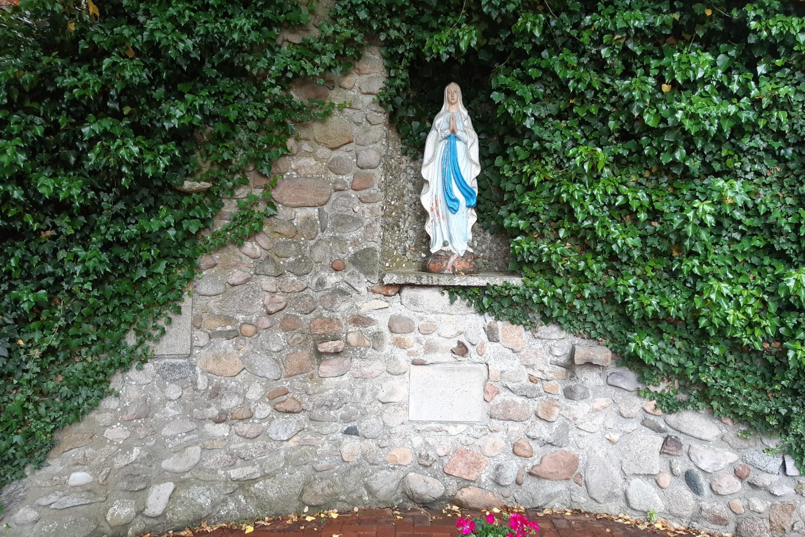 K1600 2Lourdes3